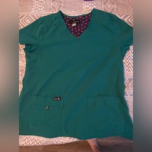 Koi basic scrub top size large